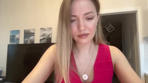 Snapshot of lusiluv chatting on 10.02.25 lusiluv online show from 10.02.25