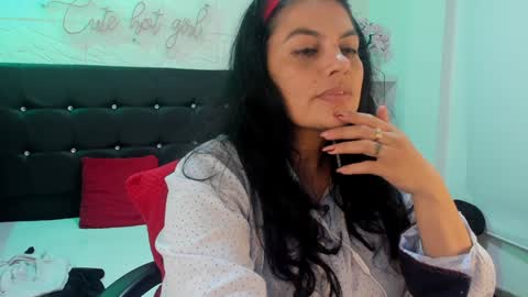 Snapshot of lust_mom chatting on 12.16.24 Angela 3 online show from 12.16.24