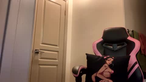 Snapshot of lustforlola chatting on 12.08.24 LOLA online show from 12.08.24