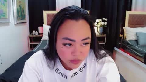 Snapshot of lustfuloffendertrina chatting on 01.09.25 Trina online show from 01.09.25