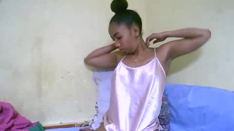 Snapshot of lutchia chatting on 09.19.25 lutchia online show from 09.19.25