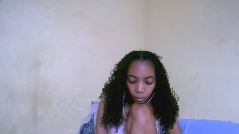 Snapshot of lutchia chatting on 09.21.25 lutchia online show from 09.21.25