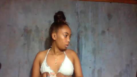 Snapshot of lutchia chatting on 12.16.25 lutchia online show from 12.16.25