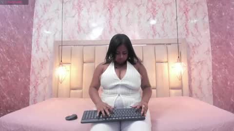 Snapshot of luu_adams chatting on 04.27.26 Luu online show from 04.27.26