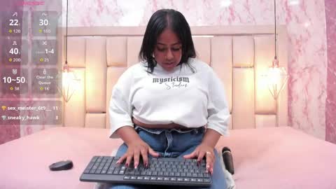 Snapshot of luu_adams chatting on 05.05.26 Luu online show from 05.05.26