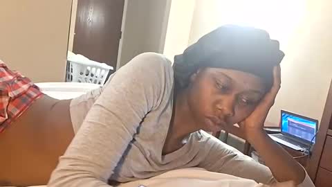 luvbug555 online show from 11.27.25