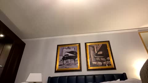 luvs2kiss online show from 09.11.25