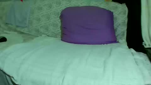 Bee Bee online show from 02.23.25