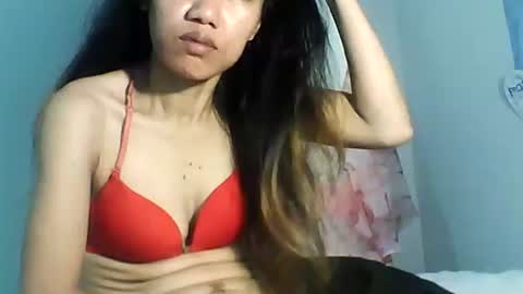 Bee Bee online show from 10.31.25