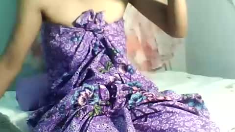 Bee Bee online show from 11.16.25