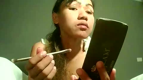 Bee Bee online show from 04.17.26