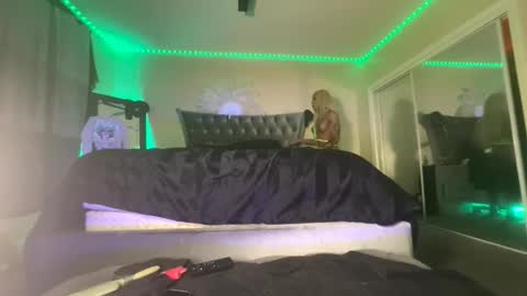 luvvlee online show from 03.15.26