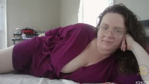 Snapshot of lux_anne chatting on 04.24.26 Lux anne online show from 04.24.26