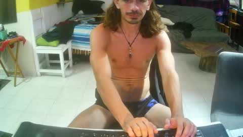 Snapshot of lux_uri chatting on 09.30.25 James online show from 09.30.25