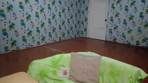 Snapshot of luxeboy_ chatting on 11.04.25 Mike online show from 11.04.25