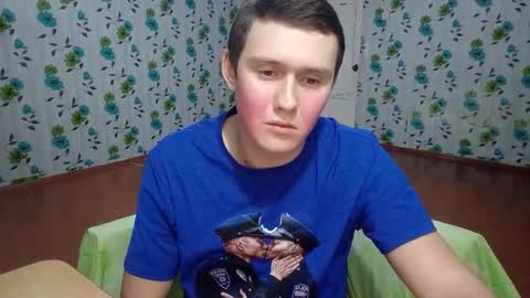 Snapshot of luxeboy_ chatting on 11.09.25 Mike online show from 11.09.25