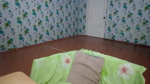 Snapshot of luxeboy_ chatting on 11.22.25 Mike online show from 11.22.25