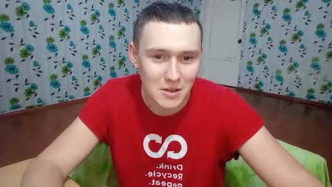 Snapshot of luxeboy_ chatting on 12.04.25 Mike online show from 12.04.25