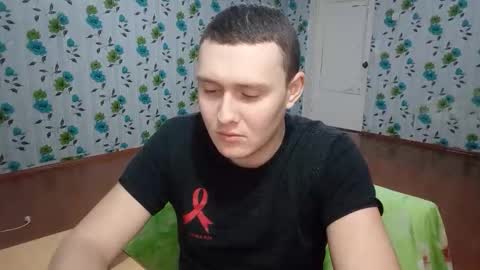 Snapshot of luxeboy_ chatting on 12.14.25 Mike online show from 12.14.25