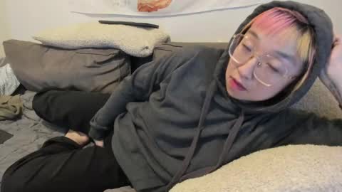 Snapshot of luxgray chatting on 12.04.24 LuxGray online show from 12.04.24