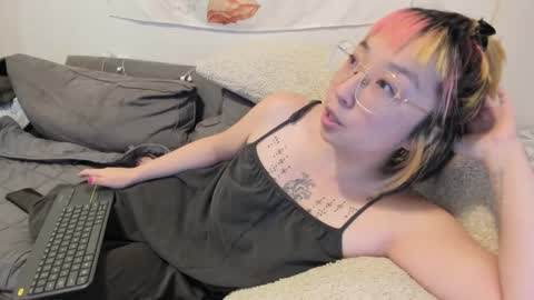 Snapshot of luxgray chatting on 12.05.24 LuxGray online show from 12.05.24