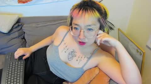 Snapshot of luxgray chatting on 12.31.24 LuxGray online show from 12.31.24