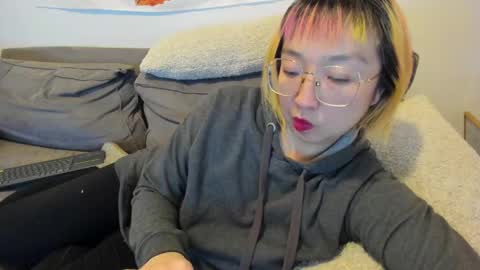 Snapshot of luxgray chatting on 01.21.25 LuxGray online show from 01.21.25