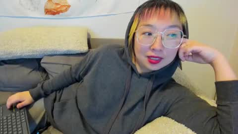 Snapshot of luxgray chatting on 02.01.25 LuxGray online show from 02.01.25