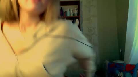 Snapshot of luxie_queen chatting on 10.23.25 Katie online show from 10.23.25