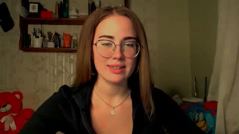 Snapshot of luxie_queen chatting on 11.02.25 Katie online show from 11.02.25