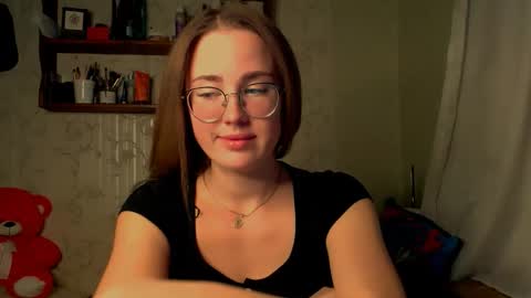 Snapshot of luxie_queen chatting on 11.17.25 Katie online show from 11.17.25