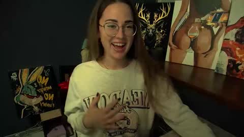 Snapshot of luxie_queen chatting on 11.22.25 Katie online show from 11.22.25