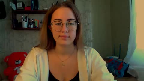 Snapshot of luxie_queen chatting on 11.24.25 Katie online show from 11.24.25