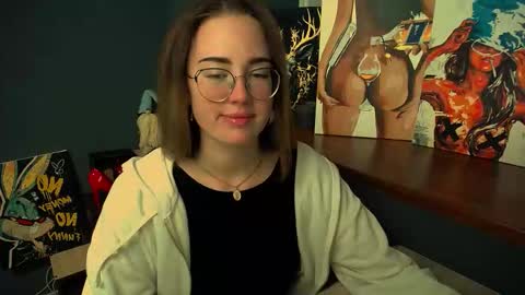 Snapshot of luxie_queen chatting on 11.28.25 Katie online show from 11.28.25