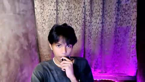 Snapshot of luxirfy_xx chatting on 11.17.25 luxirfy online show from 11.17.25