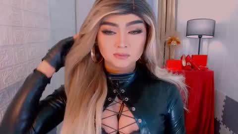 Snapshot of luxsasha chatting on 09.13.25 Sasha Blaire online show from 09.13.25