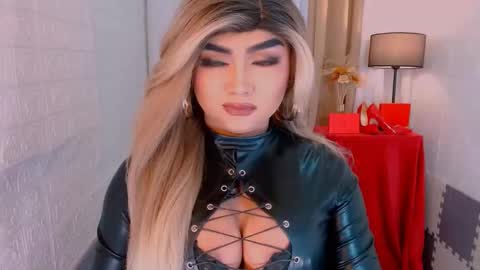 Snapshot of luxsasha chatting on 09.24.25 Sasha Blaire online show from 09.24.25