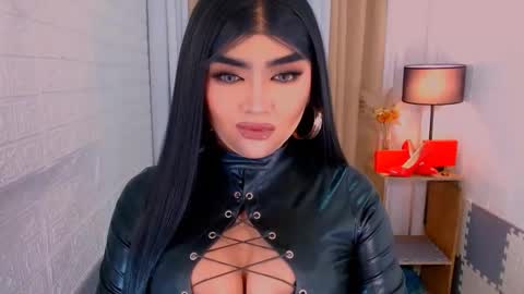 Snapshot of luxsasha chatting on 10.27.25 Sasha Blaire online show from 10.27.25