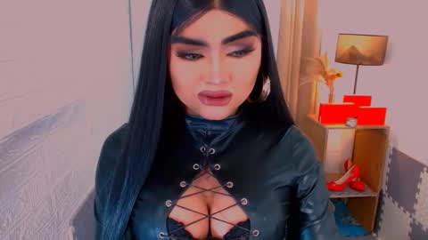 Snapshot of luxsasha chatting on 12.16.25 Sasha Blaire online show from 12.16.25