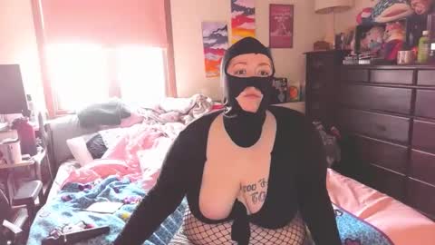 Snapshot of luxxxinteriorr chatting on 12.30.24 LuxxxInteriorr online show from 12.30.24