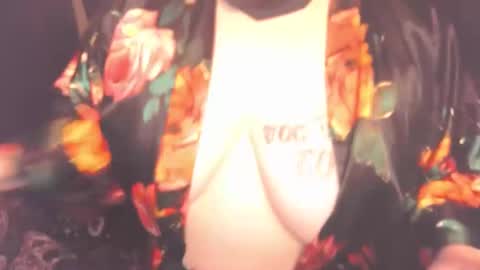 Snapshot of luxxxinteriorr chatting on 01.09.25 LuxxxInteriorr online show from 01.09.25