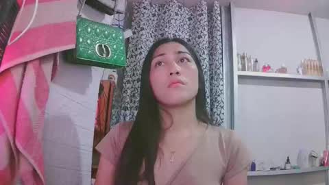 Snapshot of luxy27 chatting on 10.27.25 nikke online show from 10.27.25