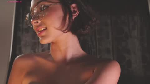 lyalee__ online show from 05.19.26