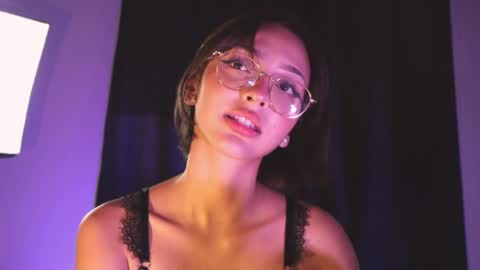 lyalee__ online show from 05.27.26