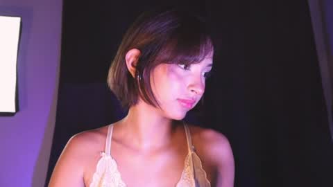 lyalee__ online show from 05.28.26