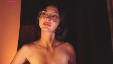lyalee__ online show from 05.29.26
