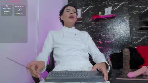 lyan_hots_ online show from 11.12.25