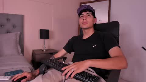 Snapshot of lyan_master_ chatting on 09.20.25 Lyan online show from 09.20.25