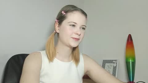 Snapshot of lydiasunny chatting on 09.21.25 Lydia online show from 09.21.25