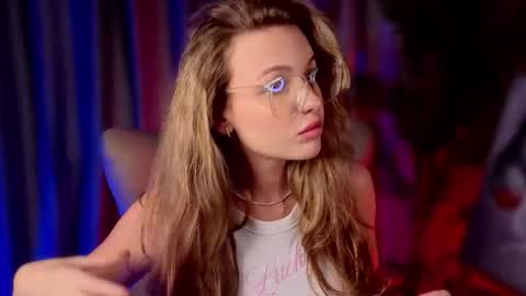 Snapshot of lykava chatting on 09.19.25 simply Eliza online show from 09.19.25